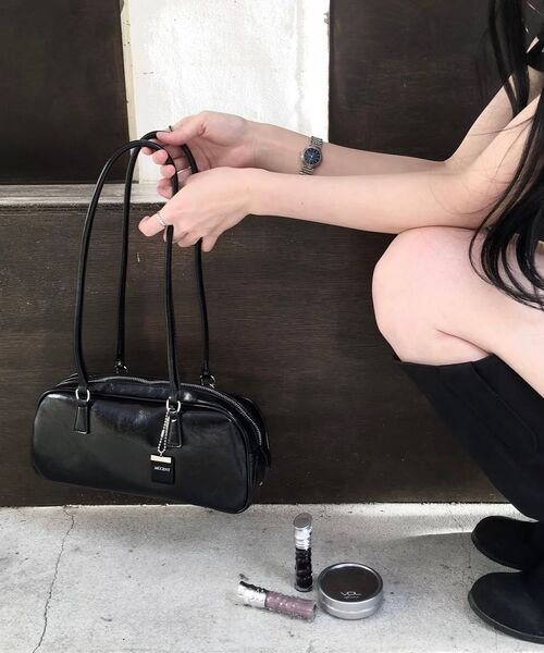 MUCENT(ムセント)の「ローマクラックキーホルダー レザーショルダーボウリングバッグ (ブラック,シルバー)(ショルダーバッグ・レディース・ブラック/アイボリー/シルバー・FREE)」の13枚目の写真