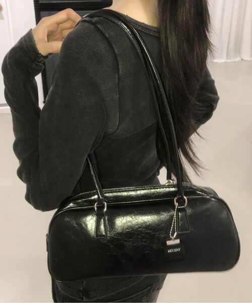 MUCENT(ムセント)の「ローマクラックキーホルダー レザーショルダーボウリングバッグ (ブラック,シルバー)(ショルダーバッグ・レディース・ブラック/アイボリー/シルバー・FREE)」の16枚目の写真