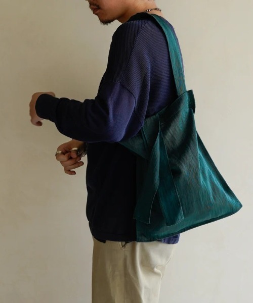 ITTI(イッチ)の「ITTI/イッチ/MARY INSIDE OUT TOTE-M/CERATO(トートバッグ・メンズ・レッド/モスグリーン/ブラック・F)」の11枚目の写真