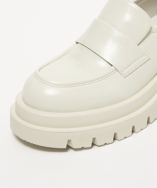 SY UNITED ARROWS(シーユナイテッドアローズ)の「<SY> タンクソールローファー フラット75↑(ローファー・レディース・オフホワイト/シルバー/ブラック・22.5cm/23.5cm/24.5cm/25.5cm)」の13枚目の写真