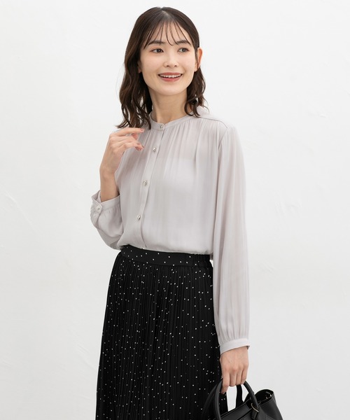 Honeys(ハニーズ)の「バンドカラーブラウス(シャツ/ブラウス・レディース・スミクロ/ホワイト/グレイッシュベージュ/ブルー・3L/L/LL/M/S)」の3枚目の写真