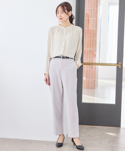 Honeys(ハニーズ)の「バンドカラーブラウス(シャツ/ブラウス・レディース・スミクロ/ホワイト/グレイッシュベージュ/ブルー・3L/L/LL/M/S)」の6枚目の写真