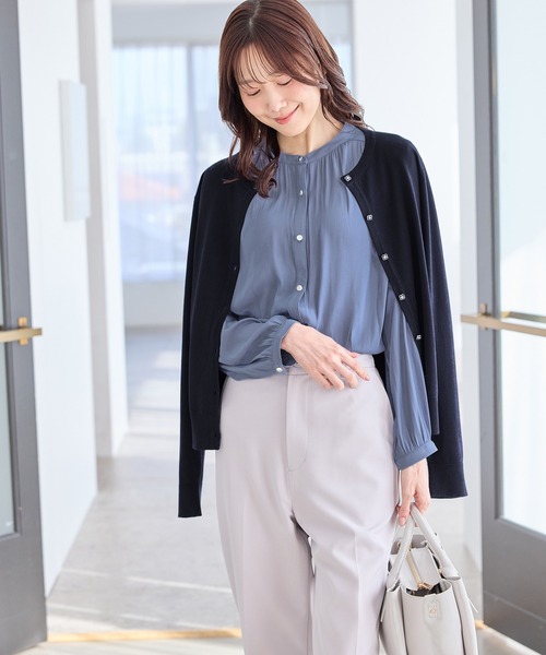 Honeys(ハニーズ)の「バンドカラーブラウス(シャツ/ブラウス・レディース・スミクロ/ホワイト/グレイッシュベージュ/ブルー・3L/L/LL/M/S)」の20枚目の写真