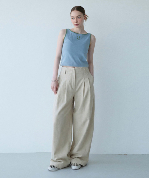 MOIREMOA（モアレモア）の「two-tuck W/S chino pants - beige（その他パンツ・レディース・ベージュ・SMALL/MEDIUM）」の3枚目の写真