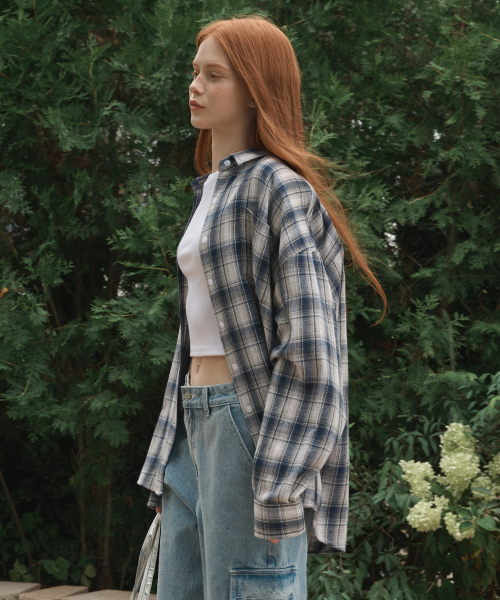 LOSSYROW(ロッシロー)の「Oversized checkered shirt Blue(シャツ/ブラウス・レディース・ブルー・FREE)」の2枚目の写真