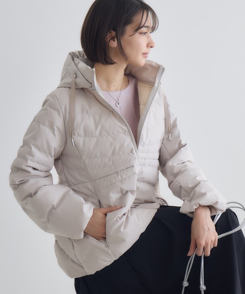 KATHARINE ROSS(キャサリンロス)の「【KATHARINE ROSS】ブレスVictoriaフードジャケット(ダウンジャケット/コート・レディース・ブラック/グレイッシュベージュ・MEDIUM)」の2枚目の写真