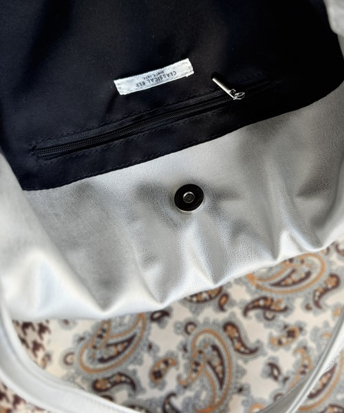 classicalelf（クラシカルエルフ）の「可愛く映えて、頼れる相棒。ソフトレザーマルチウェイ巾着ラウンドバッグ（ショルダーバッグ・レディース・シルバー/ブラック・ONE SIZE）」の15枚目の写真