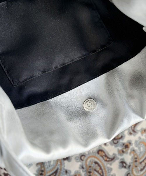 classicalelf（クラシカルエルフ）の「可愛く映えて、頼れる相棒。ソフトレザーマルチウェイ巾着ラウンドバッグ（ショルダーバッグ・レディース・シルバー/ブラック・ONE SIZE）」の16枚目の写真