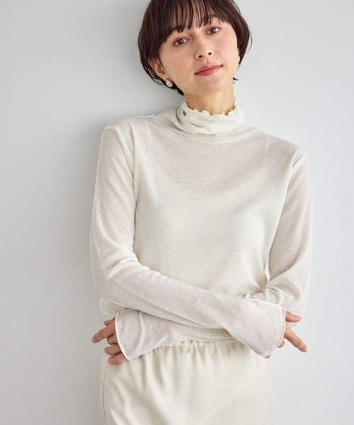 ROPE' PICNIC(ロペピクニック)の「ラメシアーリブタートルトップス(Tシャツ/カットソー・レディース・ホワイト/ブラック・FREE)」の2枚目の写真
