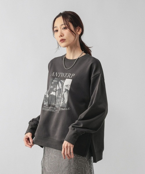 GLOBAL WORK（グローバルワーク）の「乾きやすいスウェットプリント長袖/580975（スウェット・レディース・オフホワイト/杢グレー/ブラウン/スミクロ/イエロー/ネイビー・REGULAR/SHORT）」の2枚目の写真