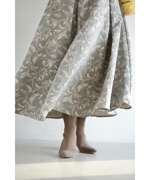 cawaii（カワイイ）の「優美な曲線描く花柄ジャガードミディアムスカート（スカート・レディース・グレー・FREE）」の2枚目の写真