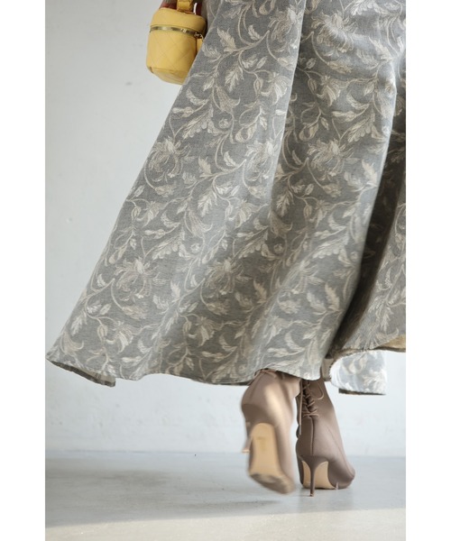 cawaii（カワイイ）の「優美な曲線描く花柄ジャガードミディアムスカート（スカート・レディース・グレー・FREE）」の3枚目の写真