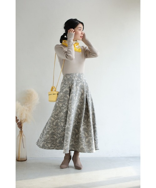 cawaii（カワイイ）の「優美な曲線描く花柄ジャガードミディアムスカート（スカート・レディース・グレー・FREE）」の4枚目の写真