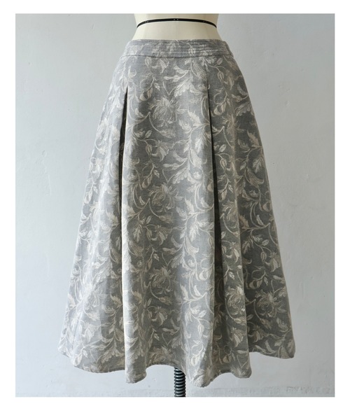 cawaii（カワイイ）の「優美な曲線描く花柄ジャガードミディアムスカート（スカート・レディース・グレー・FREE）」の6枚目の写真
