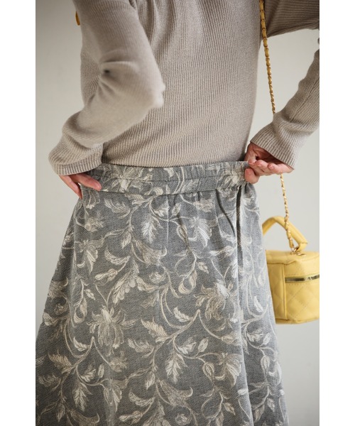 cawaii（カワイイ）の「優美な曲線描く花柄ジャガードミディアムスカート（スカート・レディース・グレー・FREE）」の17枚目の写真