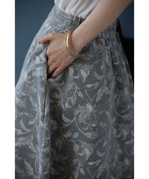 cawaii（カワイイ）の「優美な曲線描く花柄ジャガードミディアムスカート（スカート・レディース・グレー・FREE）」の9枚目の写真