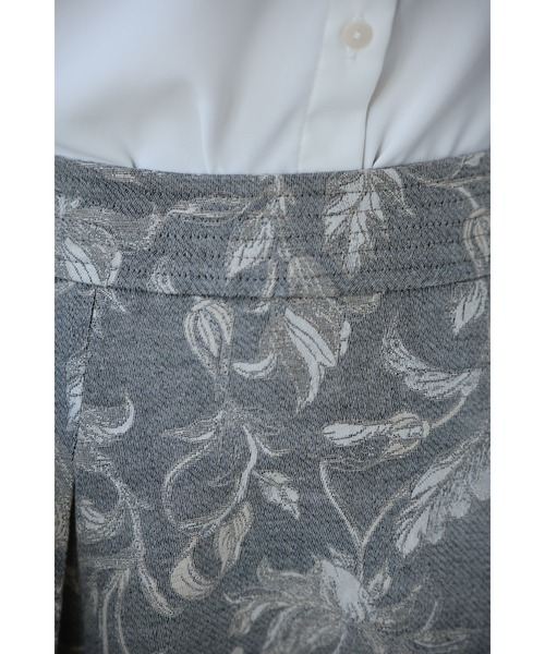 cawaii（カワイイ）の「優美な曲線描く花柄ジャガードミディアムスカート（スカート・レディース・グレー・FREE）」の8枚目の写真