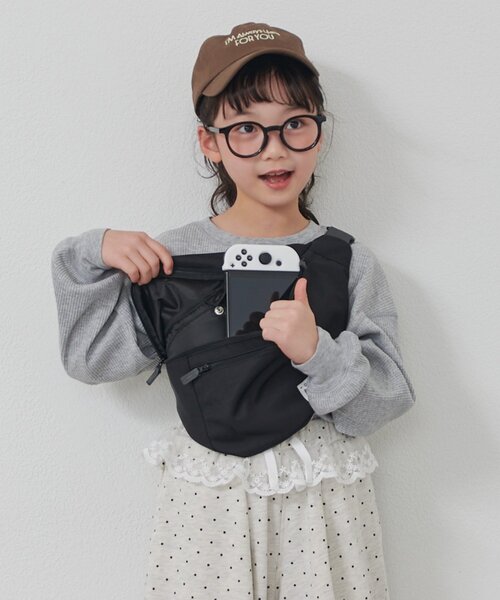 CIAOPANIC TYPY（チャオパニックティピー）の「【KIDS】 ゲーム機も楽々収納 ！マルチカラー２WAYバッグ【minepack】（ボディバッグ/ウエストポーチ・キッズ・パープル/ベージュ/ベビーピンク/ブラック/ブルー・ONE SIZE）」の2枚目の写真