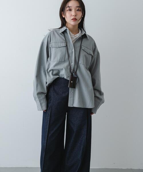 SENSE OF PLACE by URBAN RESEARCH（センスオブプレイスバイアーバンリサーチ）の「スタッズデニムシャツ（シャツ/ブラウス・レディース・インディゴブルー/ライトグレー/ブラック・ONE）」の3枚目の写真