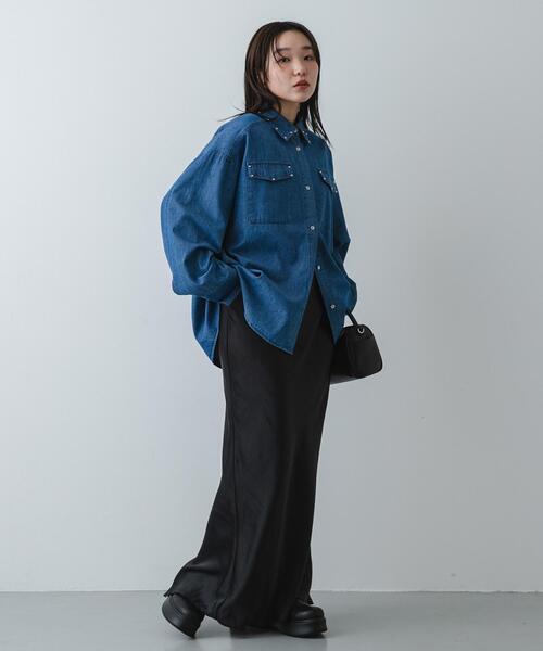 SENSE OF PLACE by URBAN RESEARCH（センスオブプレイスバイアーバンリサーチ）の「スタッズデニムシャツ（シャツ/ブラウス・レディース・インディゴブルー/ライトグレー/ブラック・ONE）」の7枚目の写真