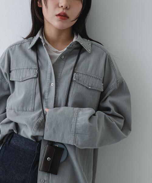 SENSE OF PLACE by URBAN RESEARCH（センスオブプレイスバイアーバンリサーチ）の「スタッズデニムシャツ（シャツ/ブラウス・レディース・インディゴブルー/ライトグレー/ブラック・ONE）」の15枚目の写真