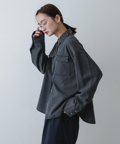 SENSE OF PLACE by URBAN RESEARCH（センスオブプレイスバイアーバンリサーチ）の「スタッズデニムシャツ（シャツ/ブラウス・レディース・インディゴブルー/ライトグレー/ブラック・ONE）」の22枚目の写真