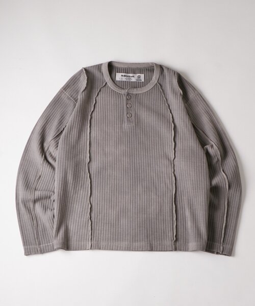 Sourcream(サワークリーム)の「【Sourcream】針抜きヘンリースイッチングL/S TEE(Tシャツ/カットソー・レディース・ホワイト/チャコールグレー/ライトグレー・SMALL/MEDIUM)」の3枚目の写真