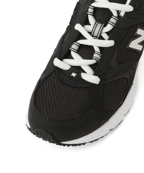 EU,US NEW BALANCE（イーユーユーエスニューバランス）の「【new balance（ニューバランス）】408（スニーカー・レディース・ブラック/シルバー・23/24/25）」の5枚目の写真