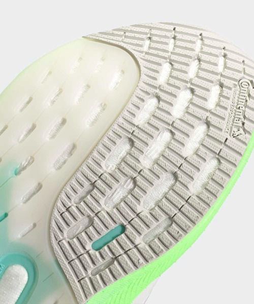 adidas（アディダス）の「ウルトラブースト 5x / Ultraboost 5x / ランニングシューズ / アディダス adidas（スニーカー・レディース・ホワイト・22.5cm/23.0cm/23.5cm/24.0cm/24.5cm/25.0cm/25.5cm/26.0cm/26.5cm/27.0cm/27.5cm/28.0cm/22.0cm）」の8枚目の写真