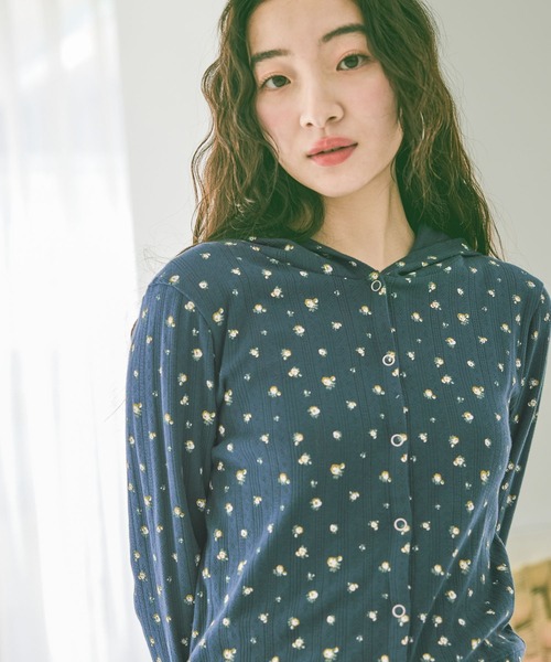 niko and...(ニコアンド)の「アイレット小花フーディ(Tシャツ/カットソー・レディース・ネイビー/アイボリー/グレー・FREE)」の3枚目の写真