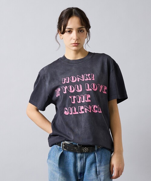DEUS EX MACHINA（デウスエクスマキナ）の「【Deus Ex Machina / デウスエクスマキナ】HonkTee / 半袖Yシャツ / ユニセックス（Tシャツ/カットソー・メンズ・ブラック/ネイビー・L/M）」の2枚目の写真