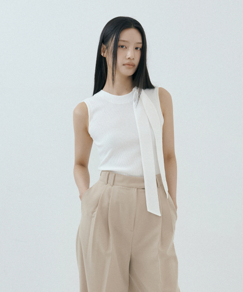 LUCIR ZU(ルシールズ)の「Scarf Neck Ribbed Tank (cream)(Tシャツ/カットソー・レディース・その他・FREE)」の1枚目の写真