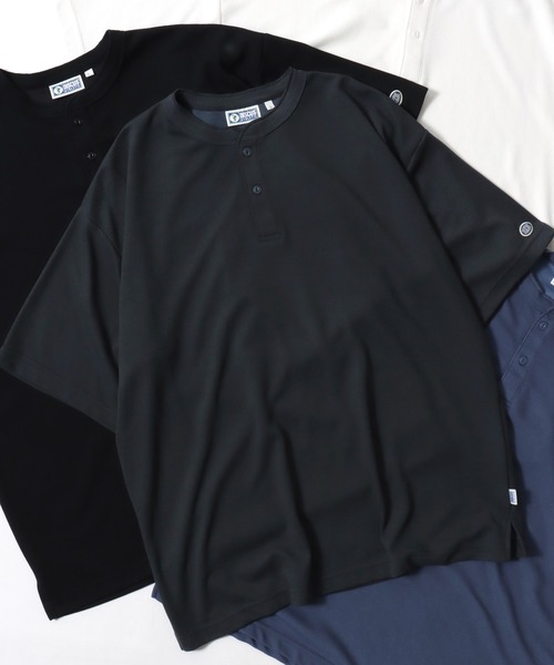 DISCUS（ディスカス）の「DISCUS/ディスカス COOLMAX(R) オーバーサイズ ワッフル ヘンリーネック 半袖Tシャツ レディース メンズ（Tシャツ/カットソー・メンズ・スミクロ/ブラック/グレイッシュブルー/オフホワイト・M/L/LL）」の3枚目の写真