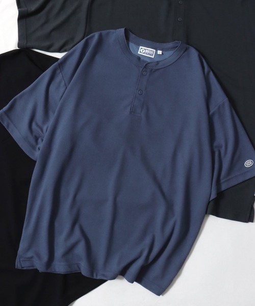 DISCUS（ディスカス）の「DISCUS/ディスカス COOLMAX(R) オーバーサイズ ワッフル ヘンリーネック 半袖Tシャツ レディース メンズ（Tシャツ/カットソー・メンズ・スミクロ/ブラック/グレイッシュブルー/オフホワイト・M/L/LL）」の4枚目の写真