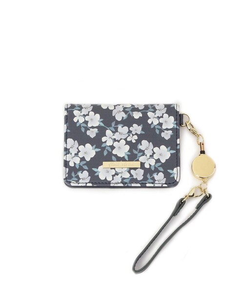 one'sterrace(ワンズテラス)の「フロールクレール パスケース 26SS(その他・レディース・ブルー系その他7/ピンク系9/アイボリー系8/ブラック系8・99)」の2枚目の写真