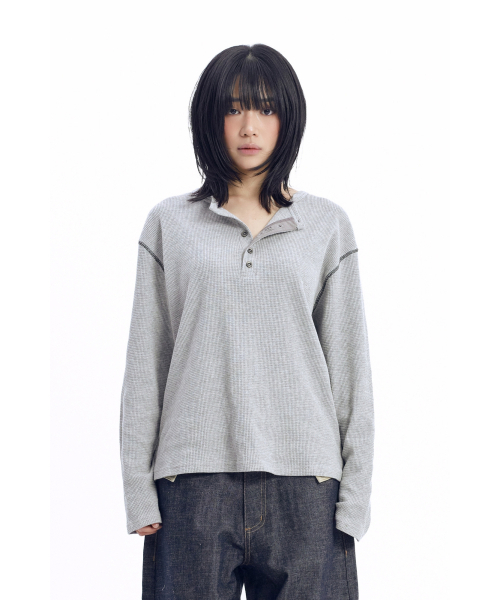 AAKAM(アーカム)の「Henry Neck Waffle Long Sleeve (Gray)(Tシャツ/カットソー・レディース・その他・1/2)」の3枚目の写真
