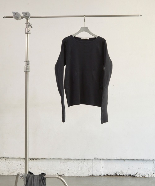 NVRFRGT(ネヴァーフォーゲット)の「PANELLED RIBBED LONG SLEEVE T-SHIRT(Tシャツ/カットソー・レディース・ブラック/ブラウン・1)」の2枚目の写真