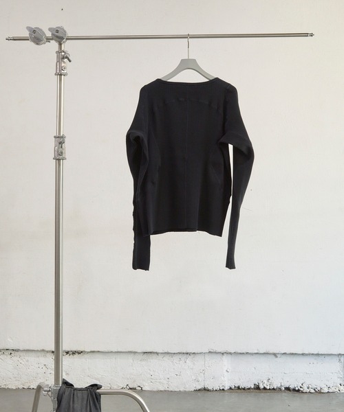 NVRFRGT(ネヴァーフォーゲット)の「PANELLED RIBBED LONG SLEEVE T-SHIRT(Tシャツ/カットソー・レディース・ブラック/ブラウン・1)」の3枚目の写真