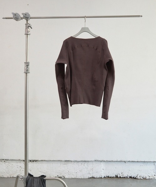 NVRFRGT(ネヴァーフォーゲット)の「PANELLED RIBBED LONG SLEEVE T-SHIRT(Tシャツ/カットソー・レディース・ブラック/ブラウン・1)」の7枚目の写真