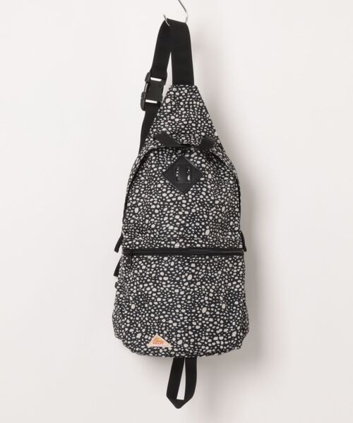 TSURUYA（ツルヤ）の「《KELTY》MINI ONE SHOULDER（ボディバッグ/ウエストポーチ・メンズ・ネイビー/マスタード/モカ/ブルー系/ブラック系/オリーブ/グレー系その他/ゴールド系/ブラウン系その他/タン/ベージュ系/セージグリーン/グレー系・フリー）」の2枚目の写真
