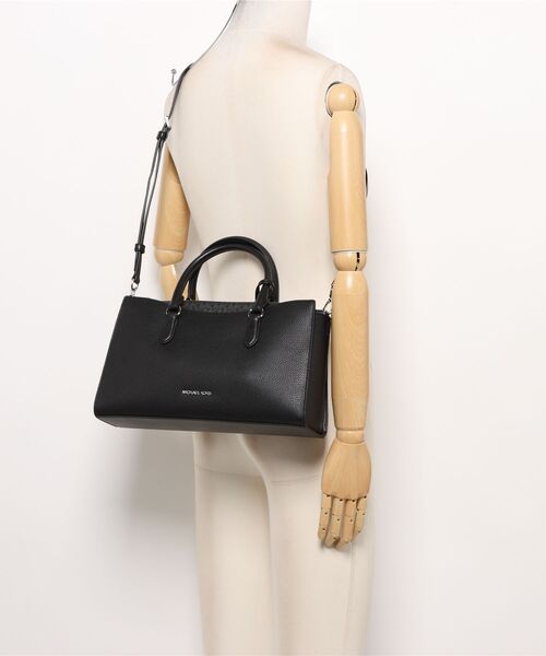 MICHAEL KORS（マイケルコース）の「ARDEN MD TZ SATCHEL Satchel（ハンドバッグ・レディース・ブラック・FREE）」の5枚目の写真