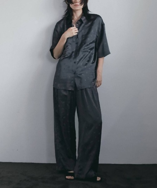 anuke(アンヌーク)の「anuke Jacquard Halfsleeve Shirts ジャガードハーフスリーブシャツ/62620409(シャツ/ブラウス・レディース・チャコールグレー・ONE SIZE)」の4枚目の写真