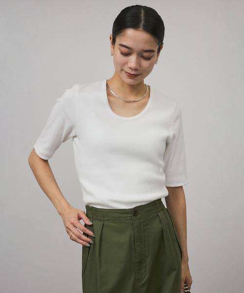 SALON adam et rope'（サロン アダム エ ロペ）の「プリマベールファームリーリブT / UVケア・洗える・新色追加（Tシャツ/カットソー・レディース・ブラウン系その他3/オフホワイト/ブラック・FREE）」の9枚目の写真