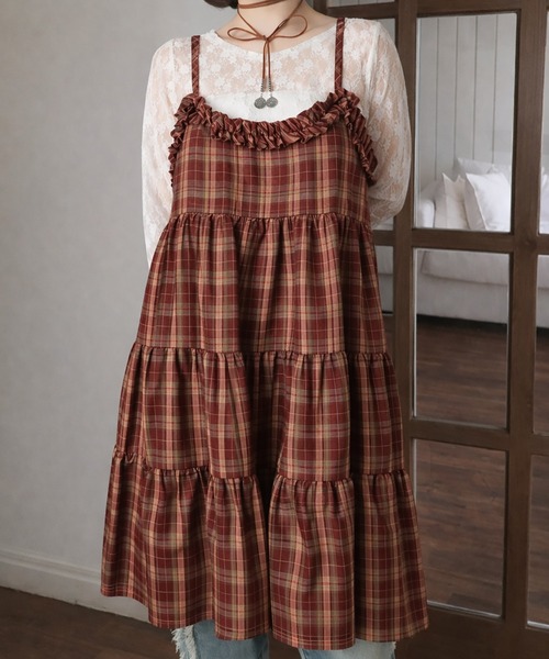 SPINNS(スピンズ)の「ティアードキャミワンピース/チェック(ワンピース・レディース・ブラック/グリーン/ボルドー・ONESIZE)」の3枚目の写真