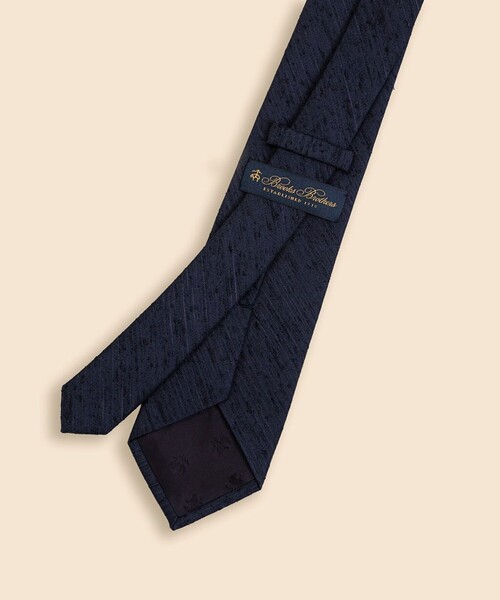 BROOKS BROTHERS（ブルックスブラザーズ）の「シルク　シャンタン　ソリッドタイ（ネクタイ・メンズ・ブラウン/バーガンディー/ネイビー・ONE SIZE）」の5枚目の写真