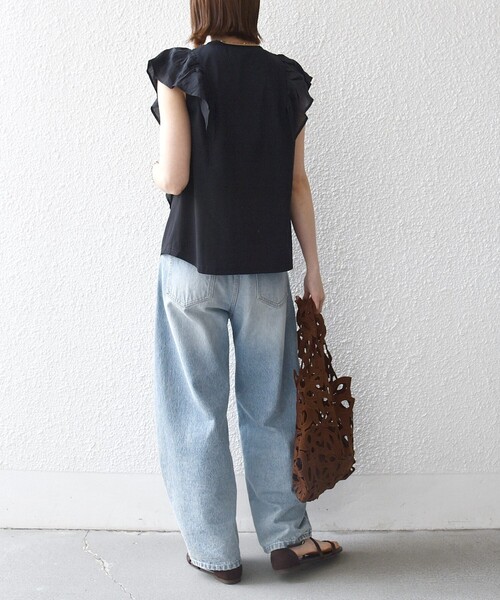 SHIPS any(シップス エニィ)の「SHIPS any:〈洗濯機可能〉フリル コンビ ノースリーブ TEE(Tシャツ/カットソー・レディース・ブラック/ホワイト・ONE SIZE)」の14枚目の写真