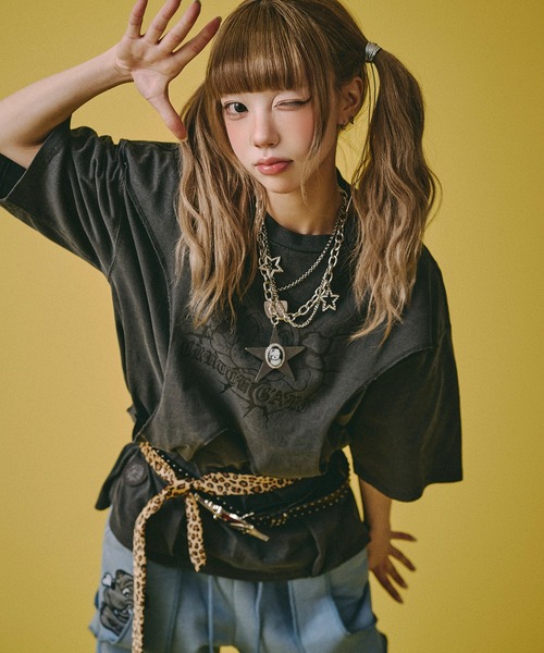 GALFY(ガルフィー)の「【GALFY/ガルフィー】穴の向こうにわんちゃん TEE(Tシャツ/カットソー・メンズ・スミクロ/グレー/ライトブルー・M/L/XL)」の2枚目の写真