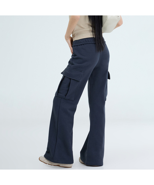 PORTERNA(ポルテナ)の「CARGO BANDING FLARE PANTS-2COLOR(スウェットパンツ・レディース・ブラック/チャコール・OS)」の2枚目の写真