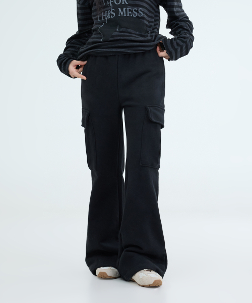 PORTERNA(ポルテナ)の「CARGO BANDING FLARE PANTS-2COLOR(スウェットパンツ・レディース・ブラック/チャコール・OS)」の15枚目の写真