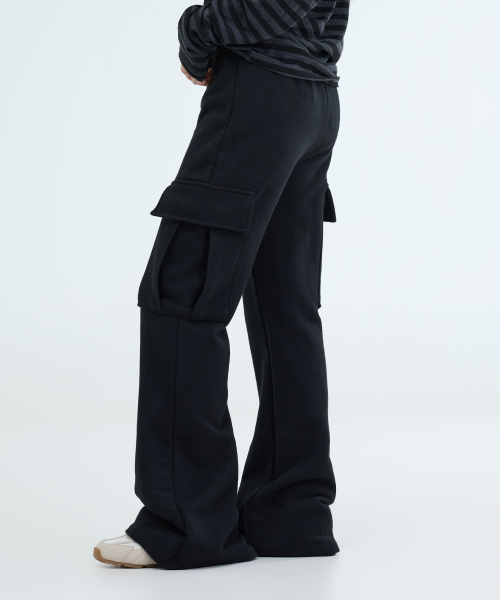 PORTERNA(ポルテナ)の「CARGO BANDING FLARE PANTS-2COLOR(スウェットパンツ・レディース・ブラック/チャコール・OS)」の13枚目の写真